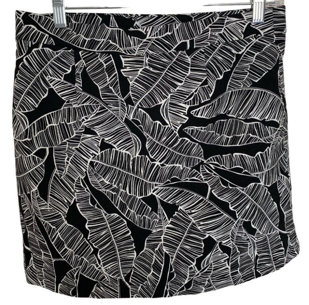 Rafaela Comfort skort black and white botanical print small